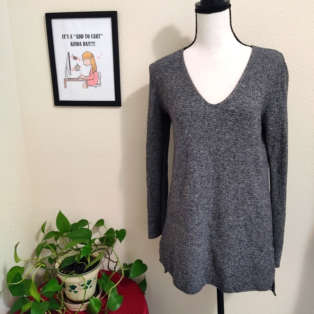 Old Navy Women's Small Gray Oversized V-Neck Sweater High Low Side Slits